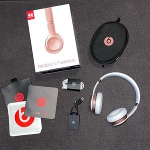 Rose Gold Beats Solo 3 Wireless Headphones